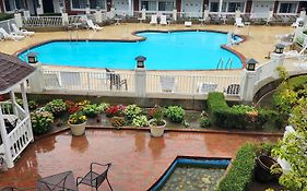 Days Inn & Suites By Wyndham Roseville/Detroit Area